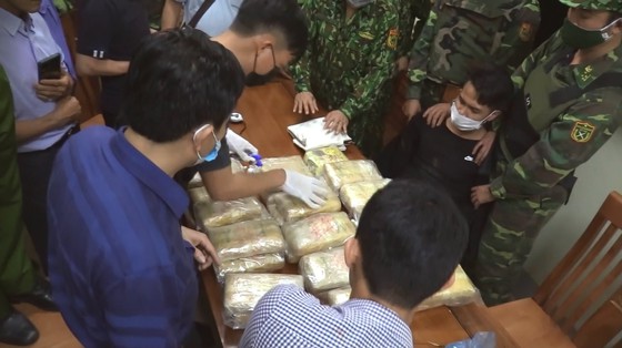 Bắt nam thanh niên vận chuyển lô ma túy ''khủng'' đi tiêu thụ